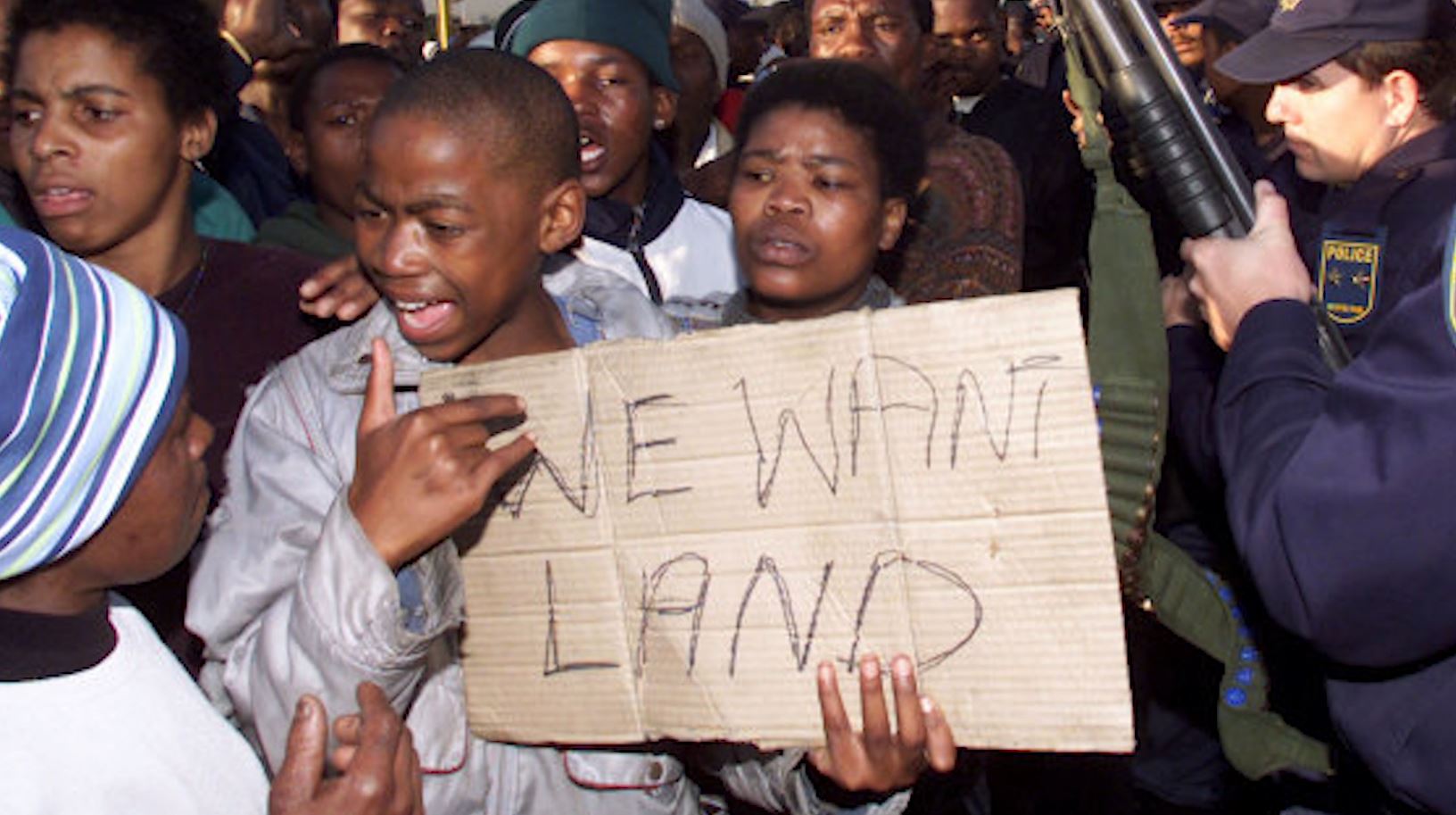community members from elandskloof protesting for the return of their land