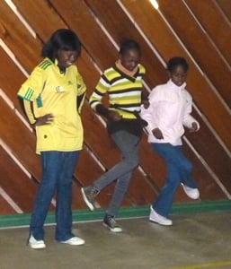 Vusani pointing out the joints of the Diski dance to learners.
