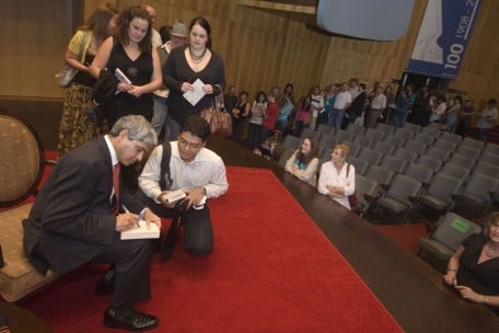 Vikas Swarup signs books